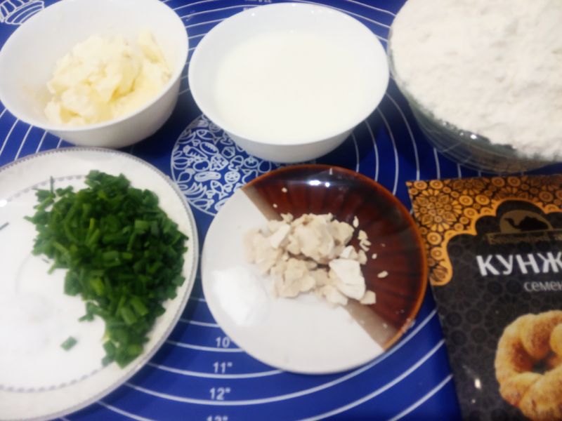Солёное печенье с кунжутом и зеленым луком