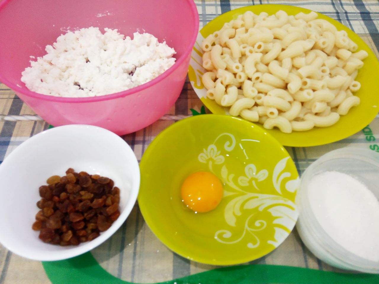 Запеканка из макарон, творога и изюма, просто и вкусно