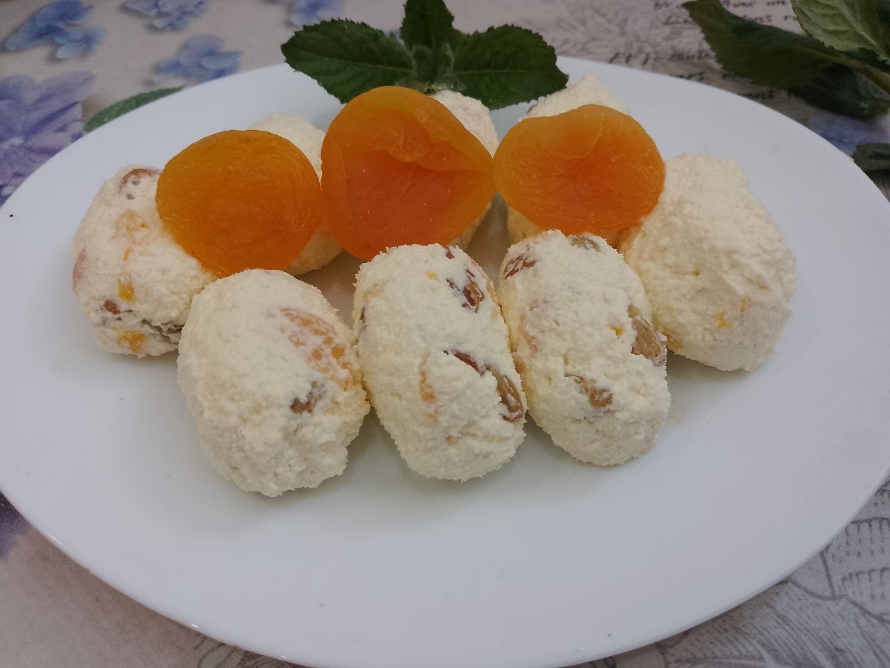 Десерт из творога, изюма и кураги, нежный и вкусный