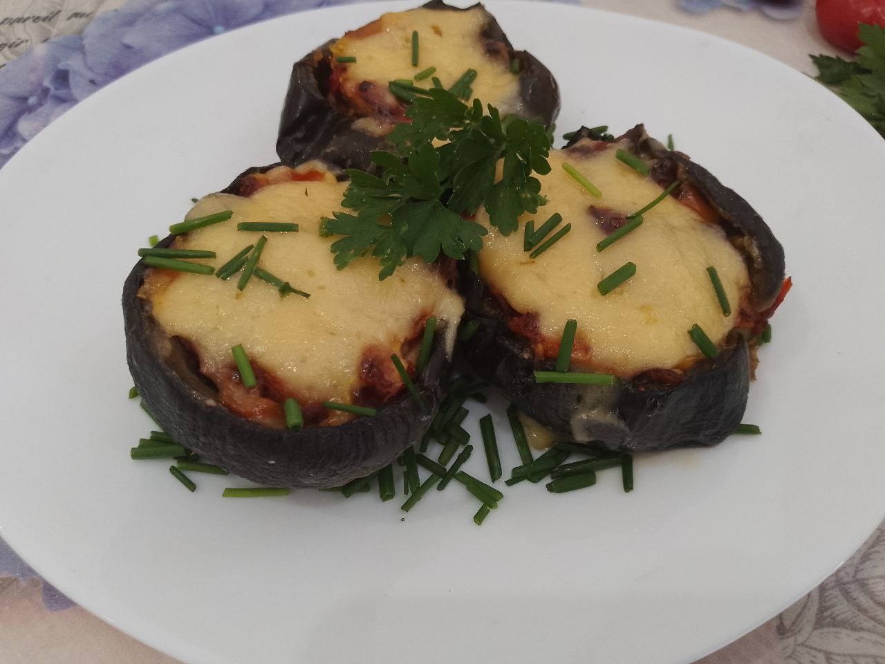 Баклажаны с начинкой из мяса и овощей, в духовке