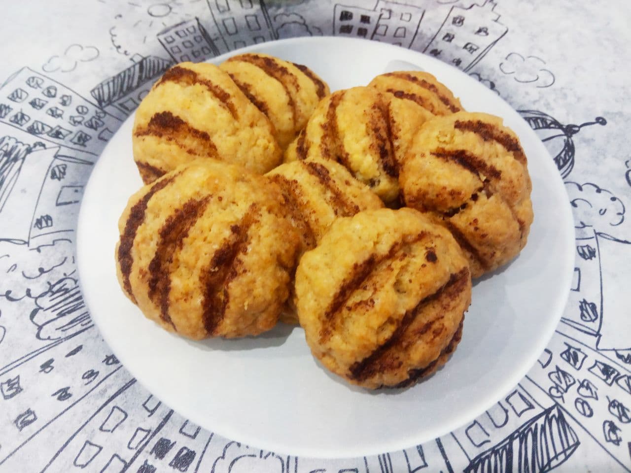 Печенье на растительном масле и вареных желтках с изюмом