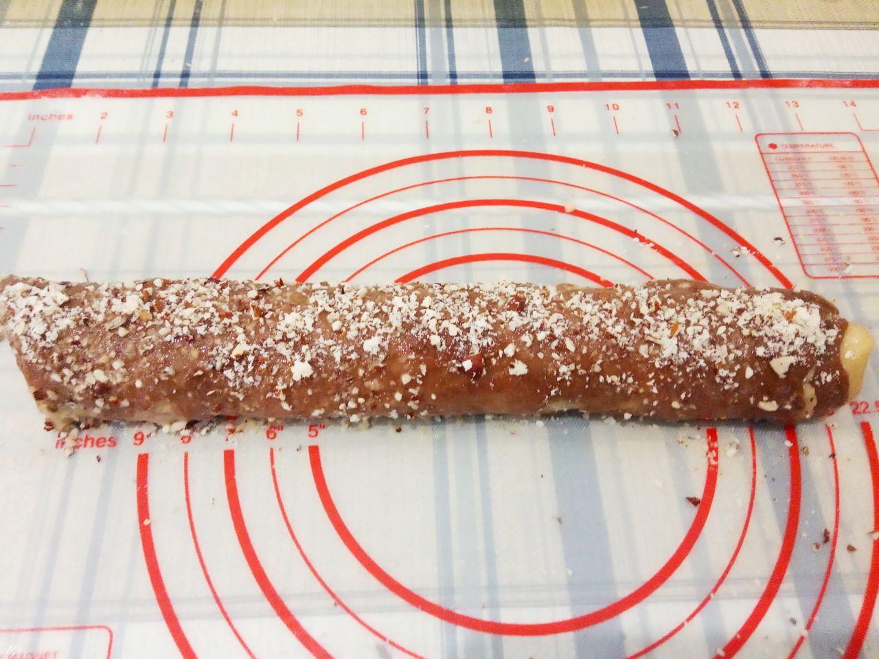Печенье рулетики к чаю, вкусно и просто: Затем разрезаем на небольшие полоски 1,5 см.