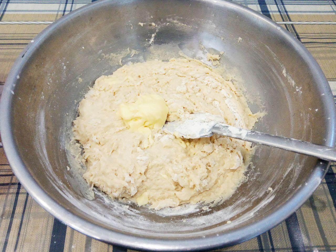 Пирожки со сливой из дрожжевого теста 