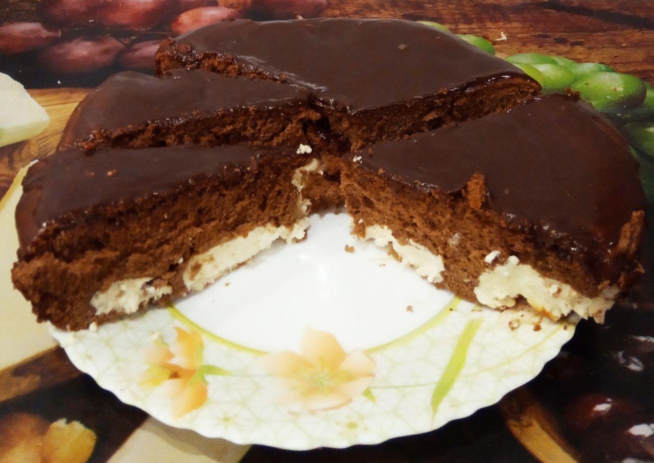 Вкусный шоколадный пирог с начинкой из творожных шариков 