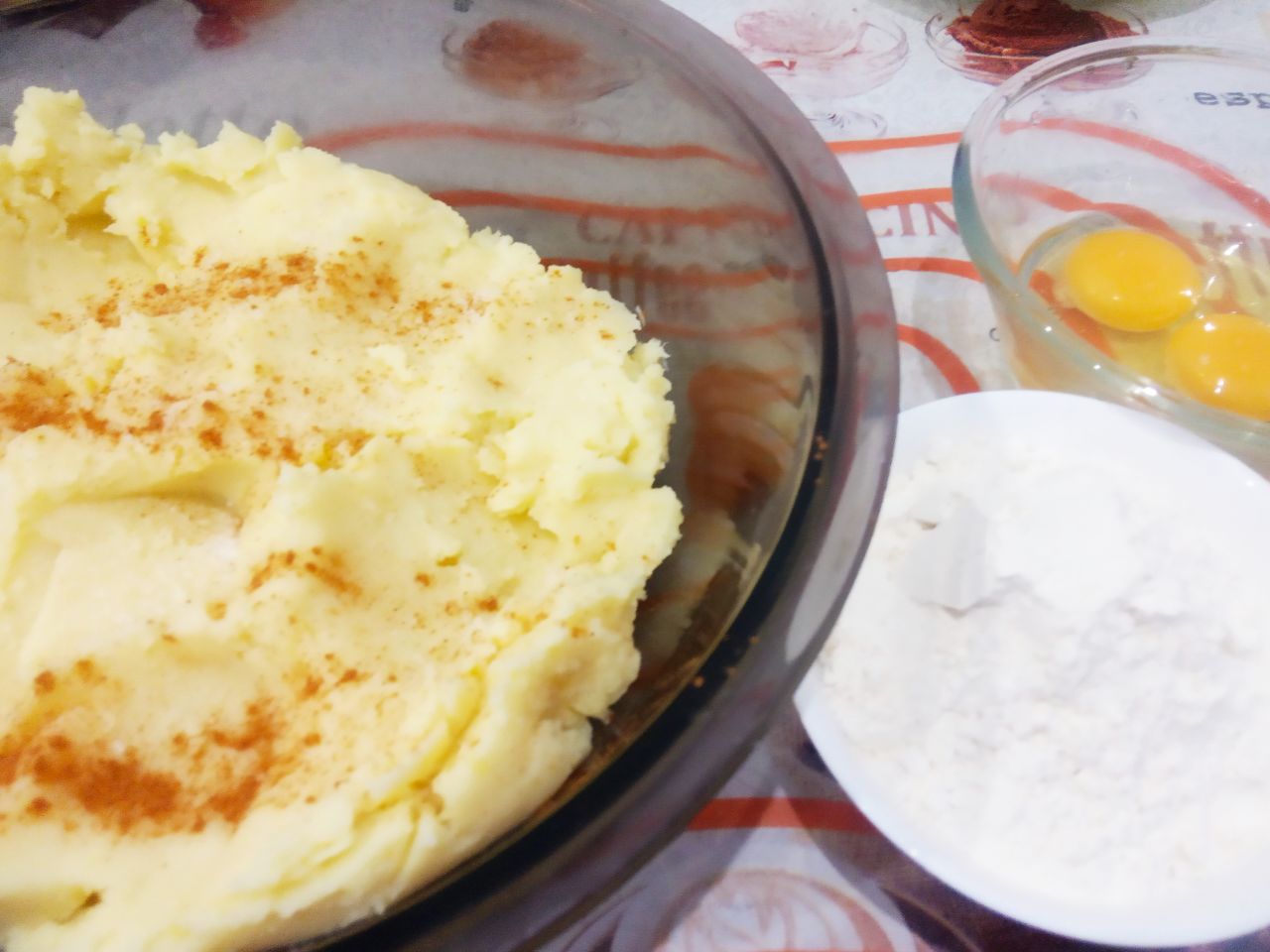 Картофельные гнёзда с мясной начинкой, сладким перцем и сыром