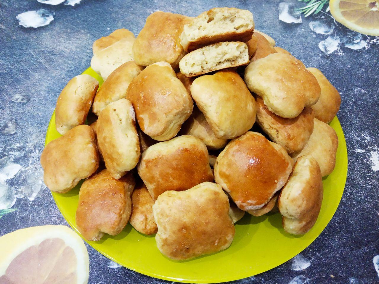 Печенье домашнее к чаю, мягкое и вкусное: Испеченное печенье выкладываем на блюдо и подаем к чаю.