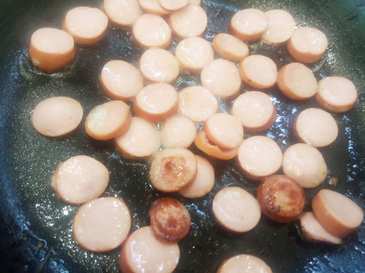 Вкусный и быстрый завтрак: Слегка обжариваем, перемешивая на слабом огне.
