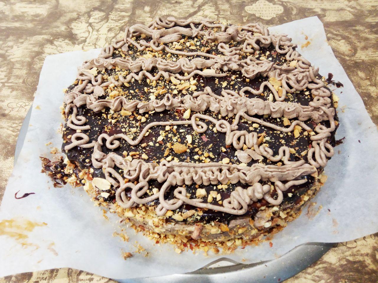 Песочный ореховый торт с нежным шоколадно масляным кремом: Торт ставим на ночь в холодильник, чтобы коржи хорошо пропитались.