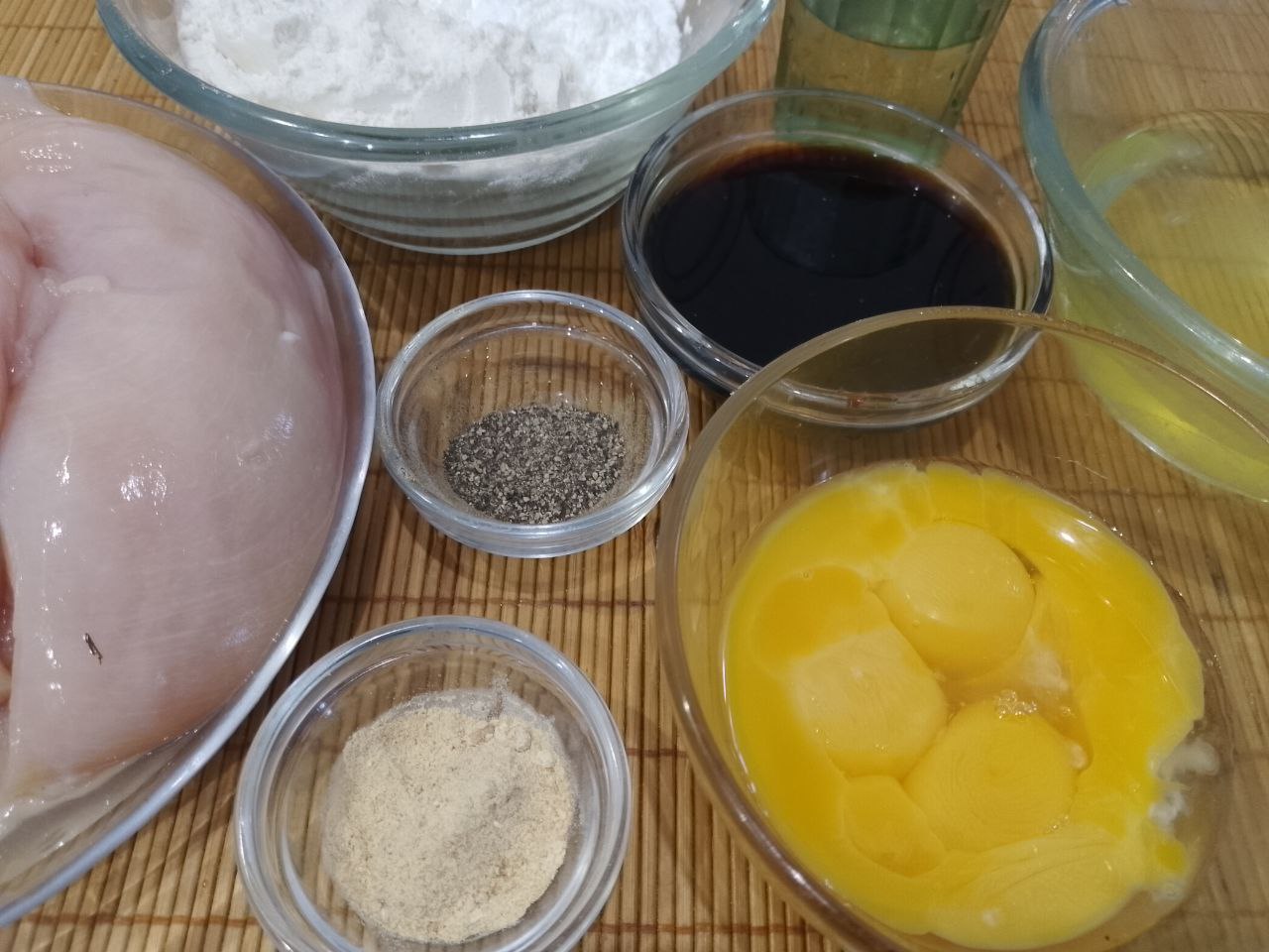 Куриное филе в кляре и взбитом белке, на сковороде, нежное и вкусное