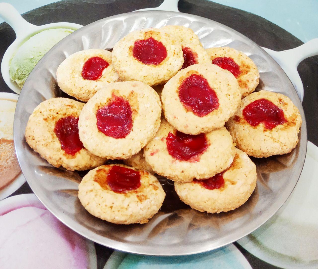 Рассыпчатое песочное печенье с джемом