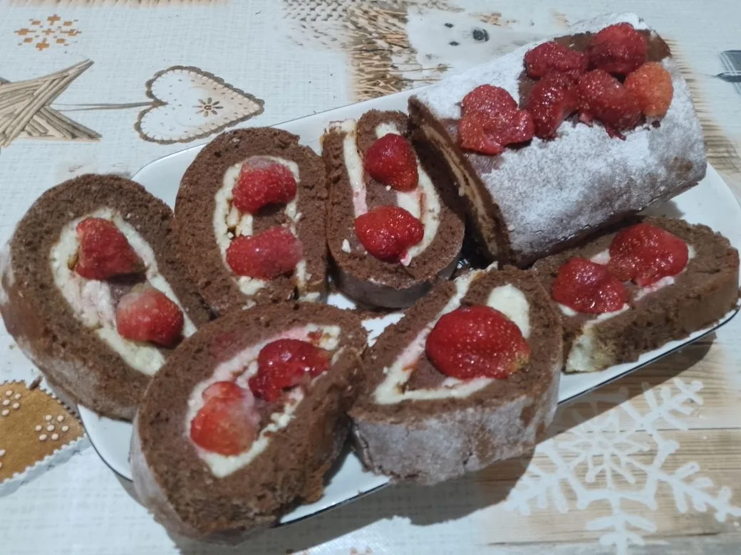 Шоколадный рулет с нежной творожной начинкой