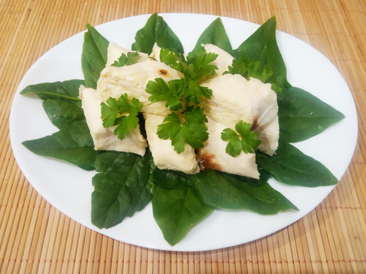 Простой и быстрый рецепт лаваша с плавленым сыром и яйцами, вкусно и сытно: Кладем рулеты на час или полтора в холодильник, чтобы пропитались начинкой.Перед тем, как подать к столу,