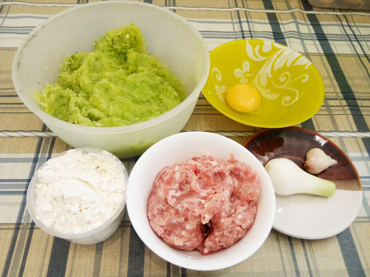 Кабачковые оладьи с фаршем, нежные и сытные