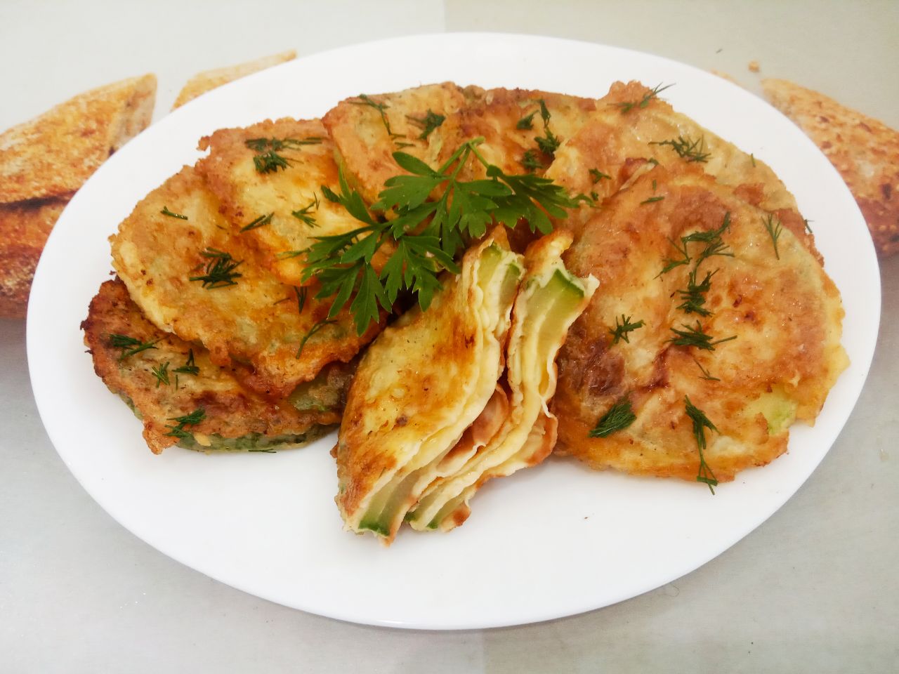 Кабачки в кляре с твердым сыром