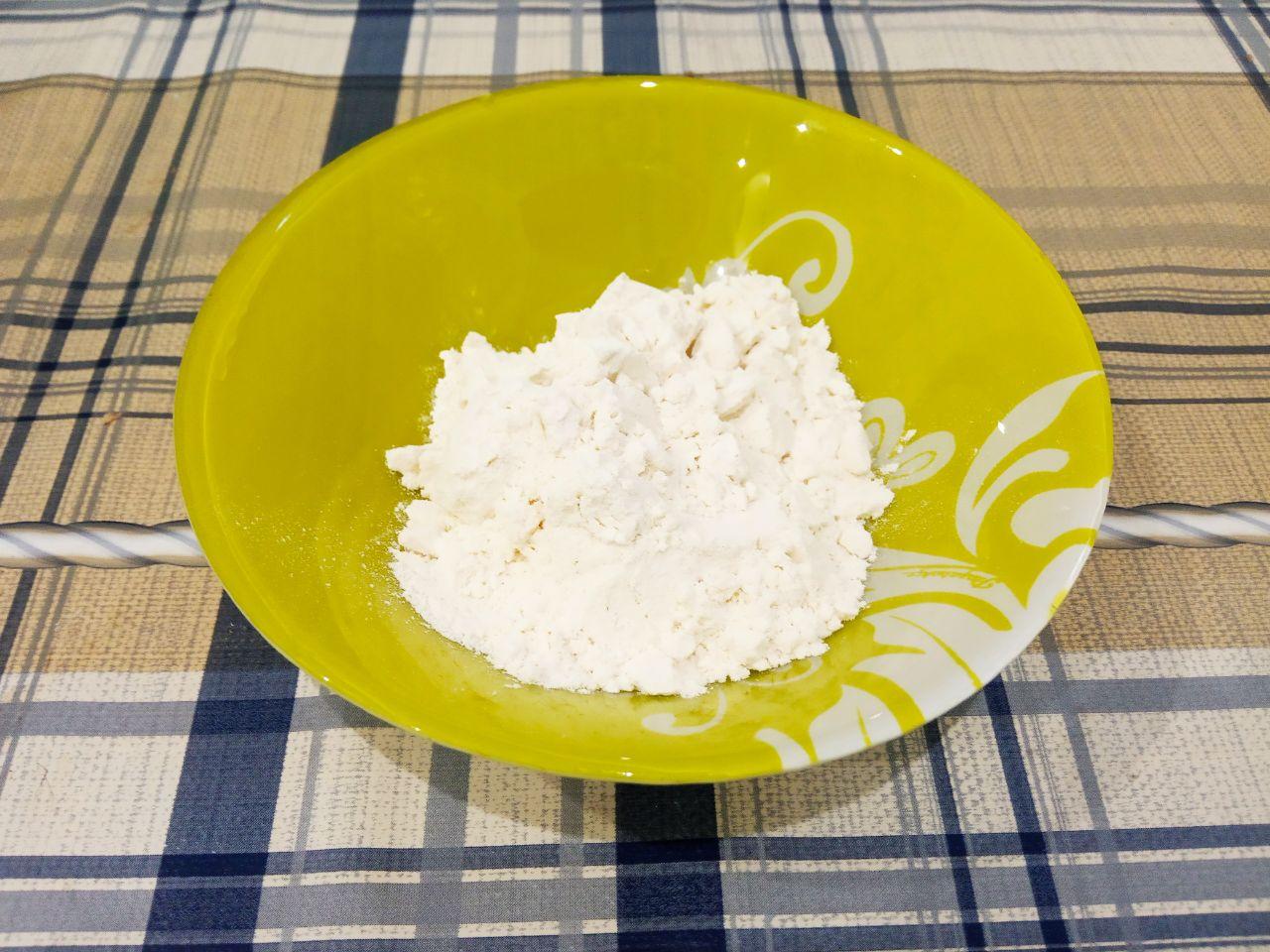 Котлеты из картофельного пюре, ветчины и сыра, просто и вкусно: В картофельное пюре разбиваем яйцо, тертый сыр, муку и измельченную ветчину, солим по вкусу. Перец или