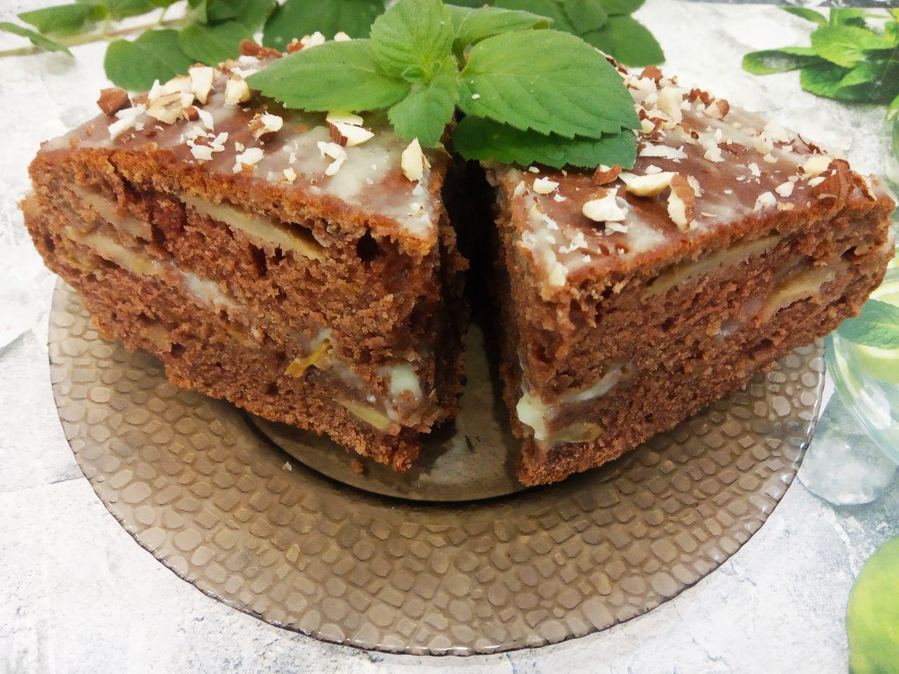 Простой рецепт шоколадного пирога с яблоками и заварным кремом