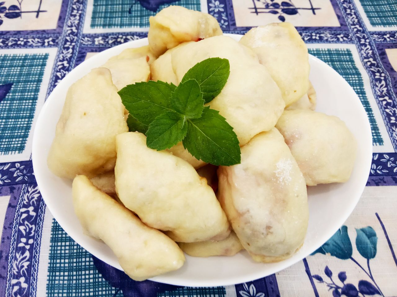Вареники с клубникой приготовленные на пару