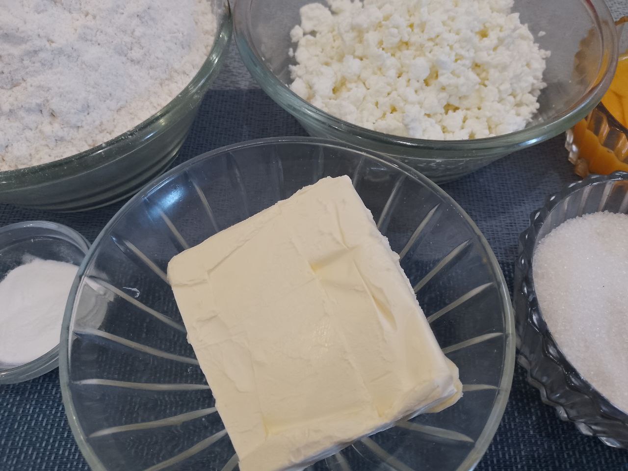 Творожный пирог с яблочной начинкой и штрейзельной крошкой