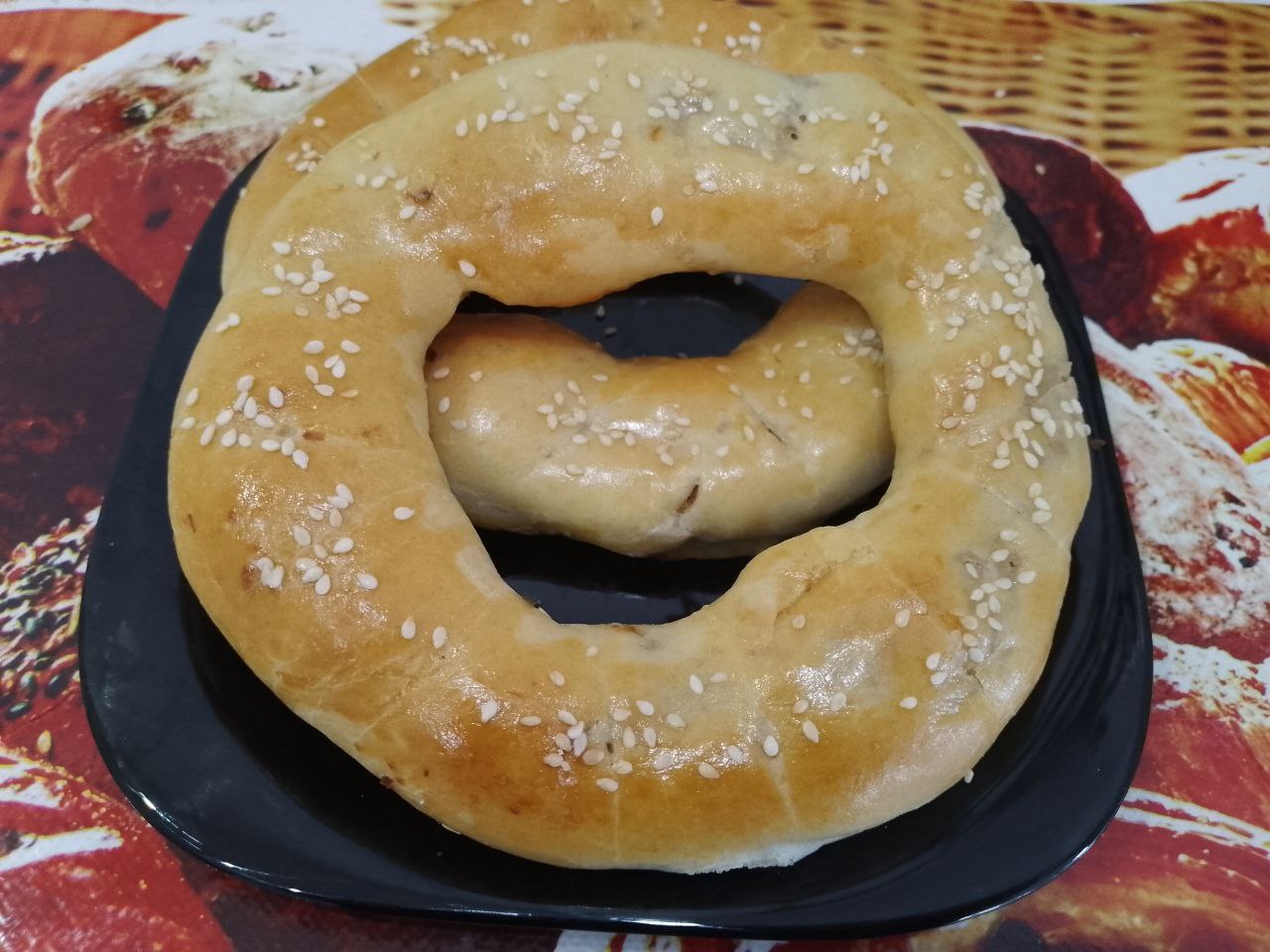 Бублики из дрожжевого теста с мясной начинкой, вкусные и сытные