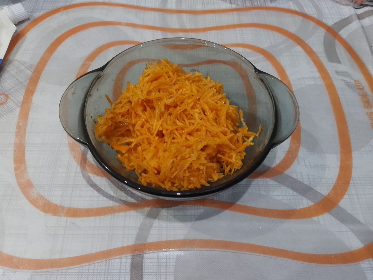 Лаваш с начинкой из мяса, яиц и моркови: Морковь по-корейски я приготовила сама.