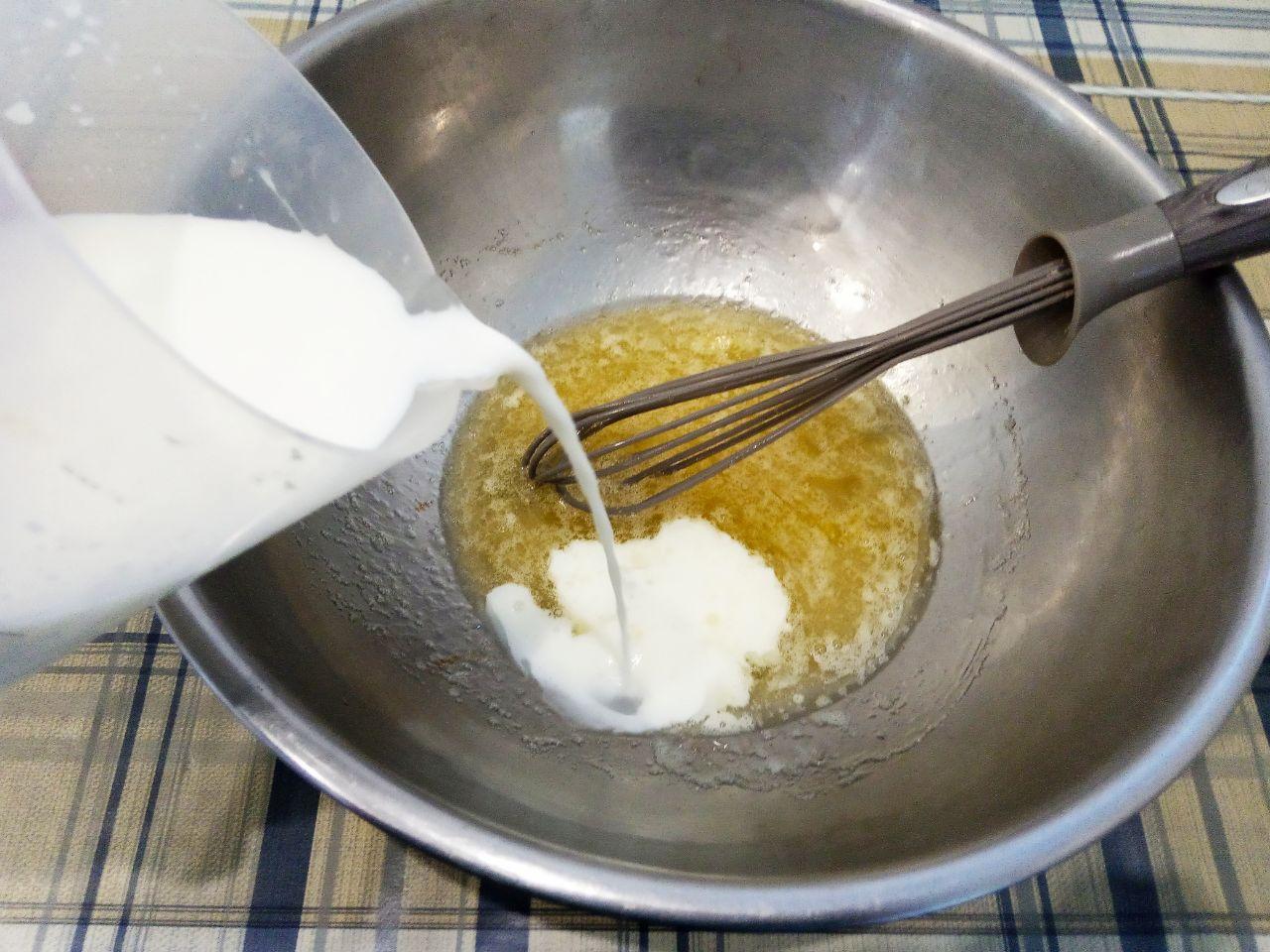 Пирожки со сливой из дрожжевого теста 