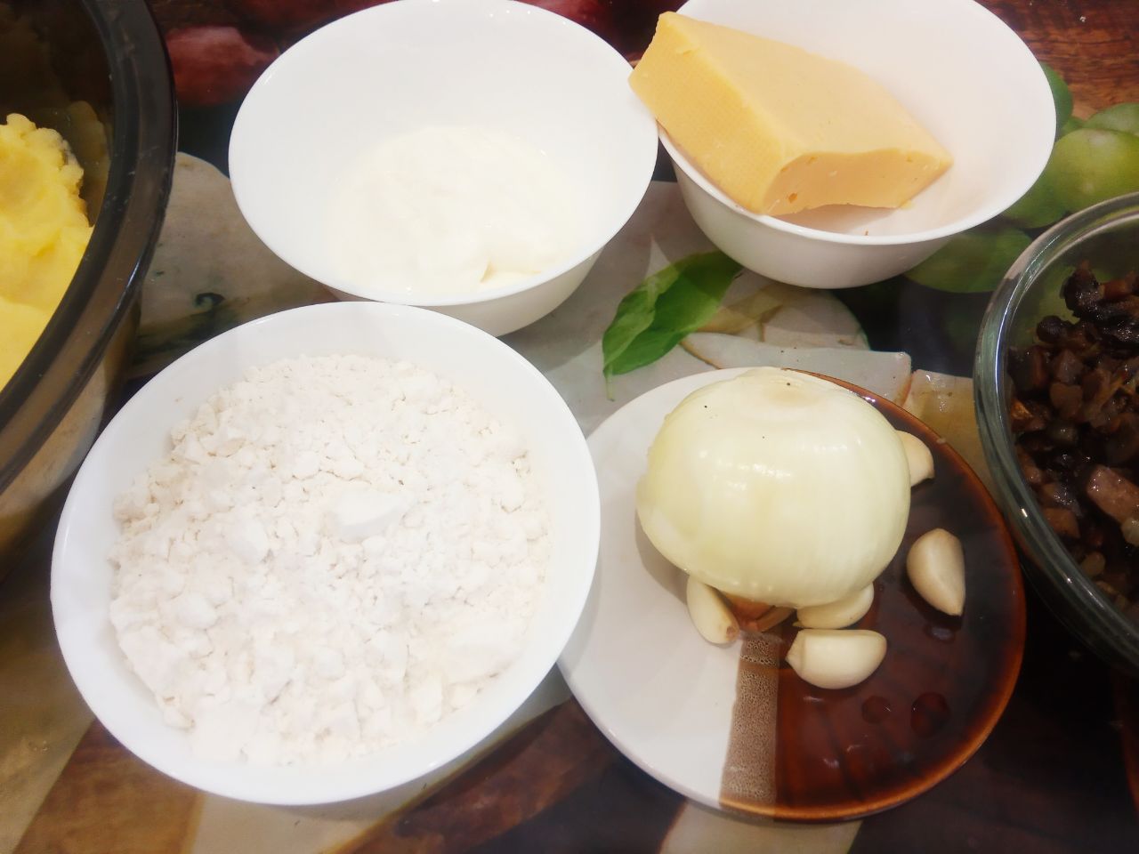 Картофельные гнезда с грибной начинкой и сыром