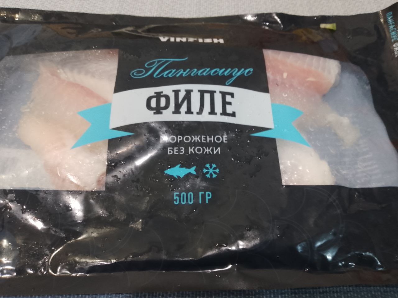 Филе рыбы, приготовленное в яичном кляре, на сковороде, получается нежным и аппетитным: Рыбное филе размораживаем, промываем водой  и просушиваем. Разрезаем филе на кусочки, солим по вкусу и
