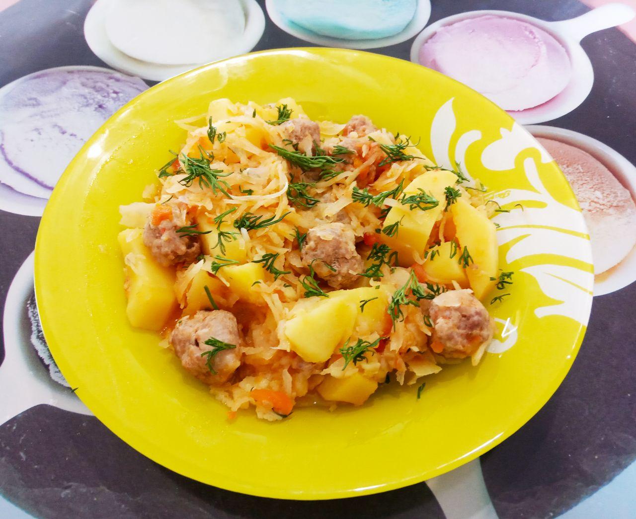 Овощное рагу с мясными шариками