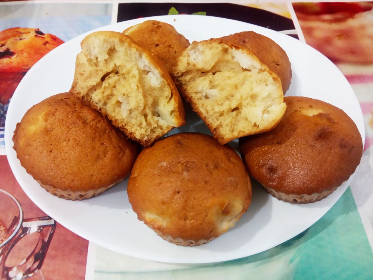 Воздушные и мягкие кексы с яблоками