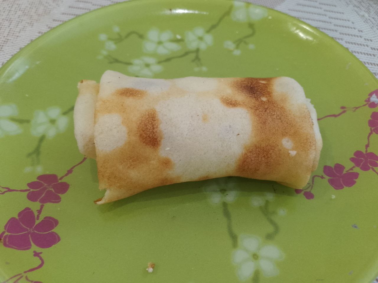Блины с яичной начинкой, вкусные и сытные: На блин кладем начинку и заворачиваем по своему усмотрению.