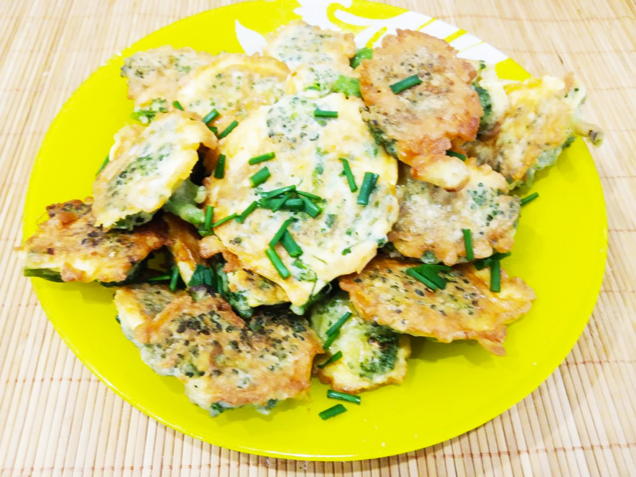 Капуста брокколи, в яичном кляре с сыром