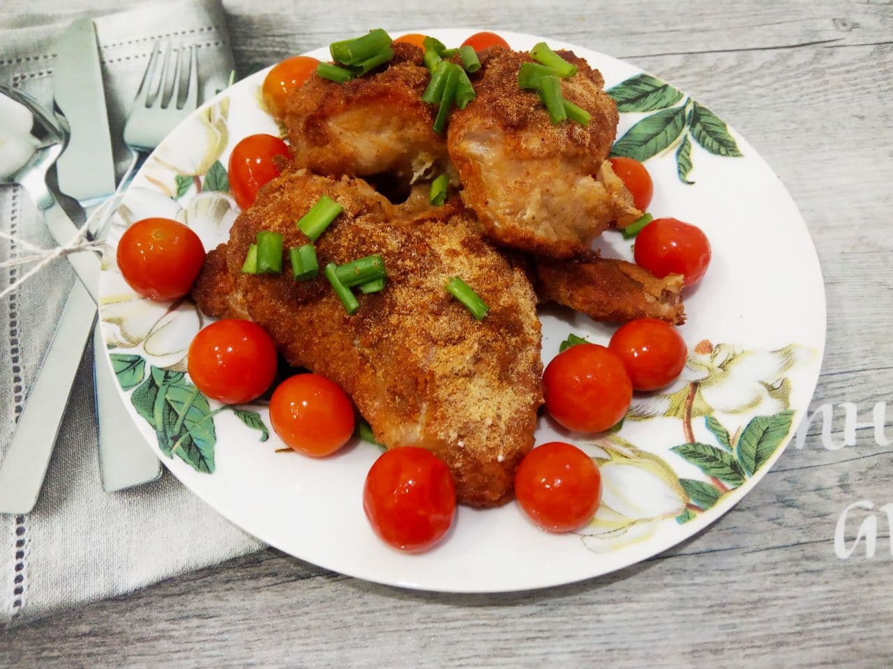Сочные, аппетитные куриные крылышки в соевом соусе, яичном кляре и сухарях, запеченные в духовке