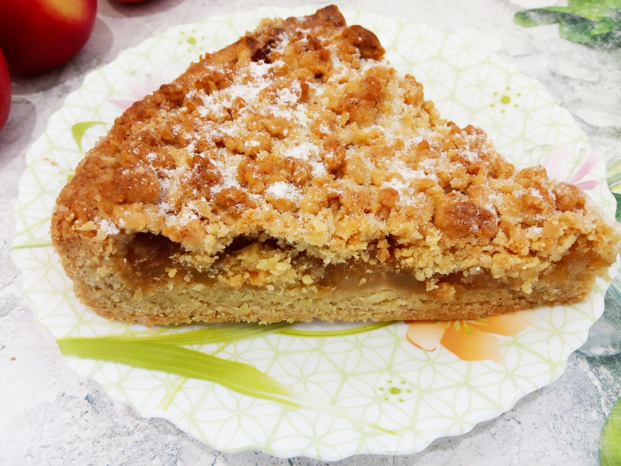 Песочный и рассыпчатый пирог со свежими яблоками
