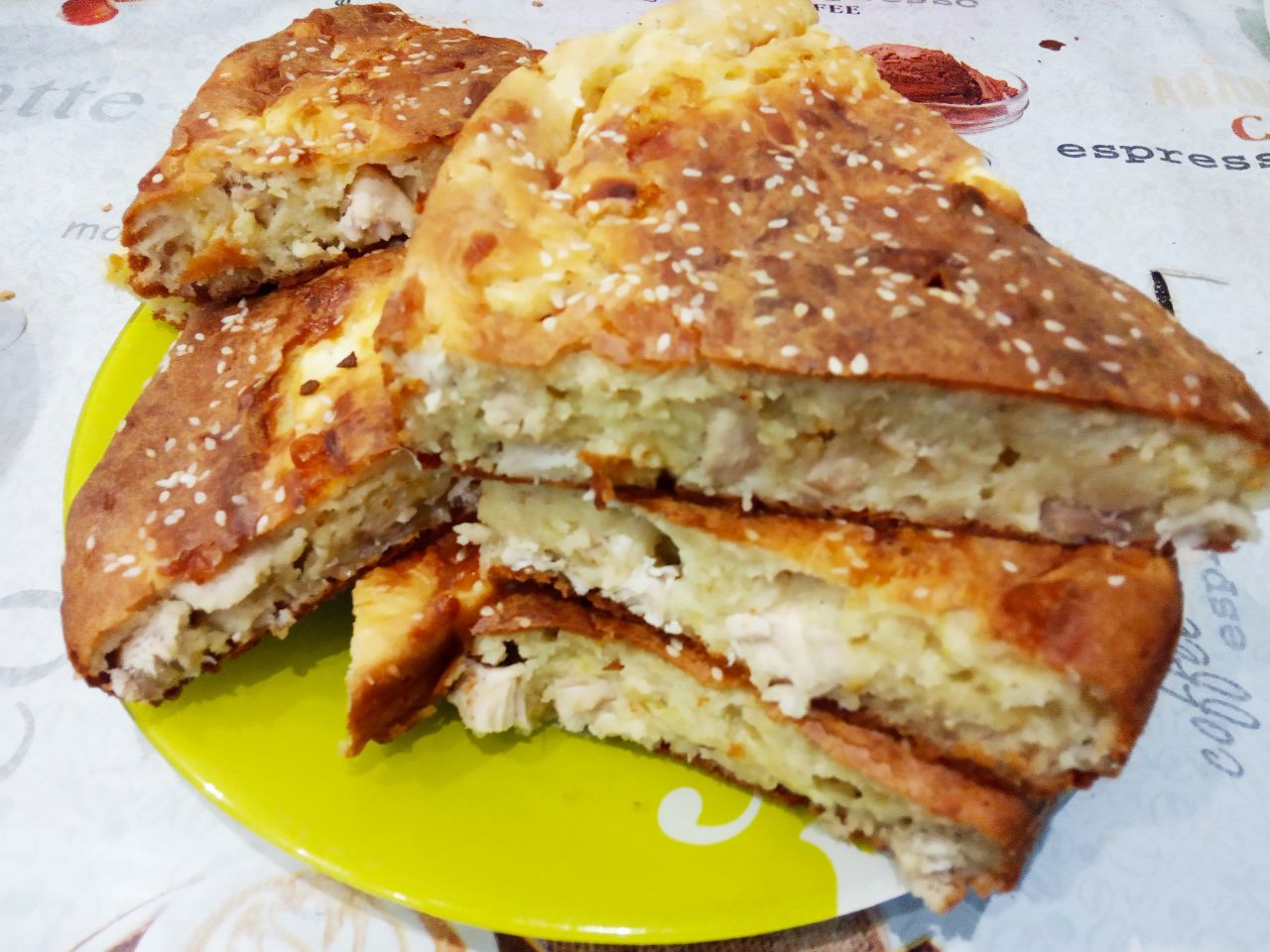 Заливной мясной пирог на кефире с сыром, вкусный и аппетитный