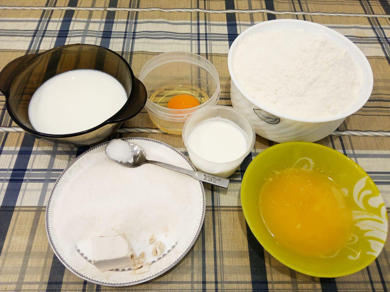 Пирог из дрожжевого теста с шоколадной крошкой