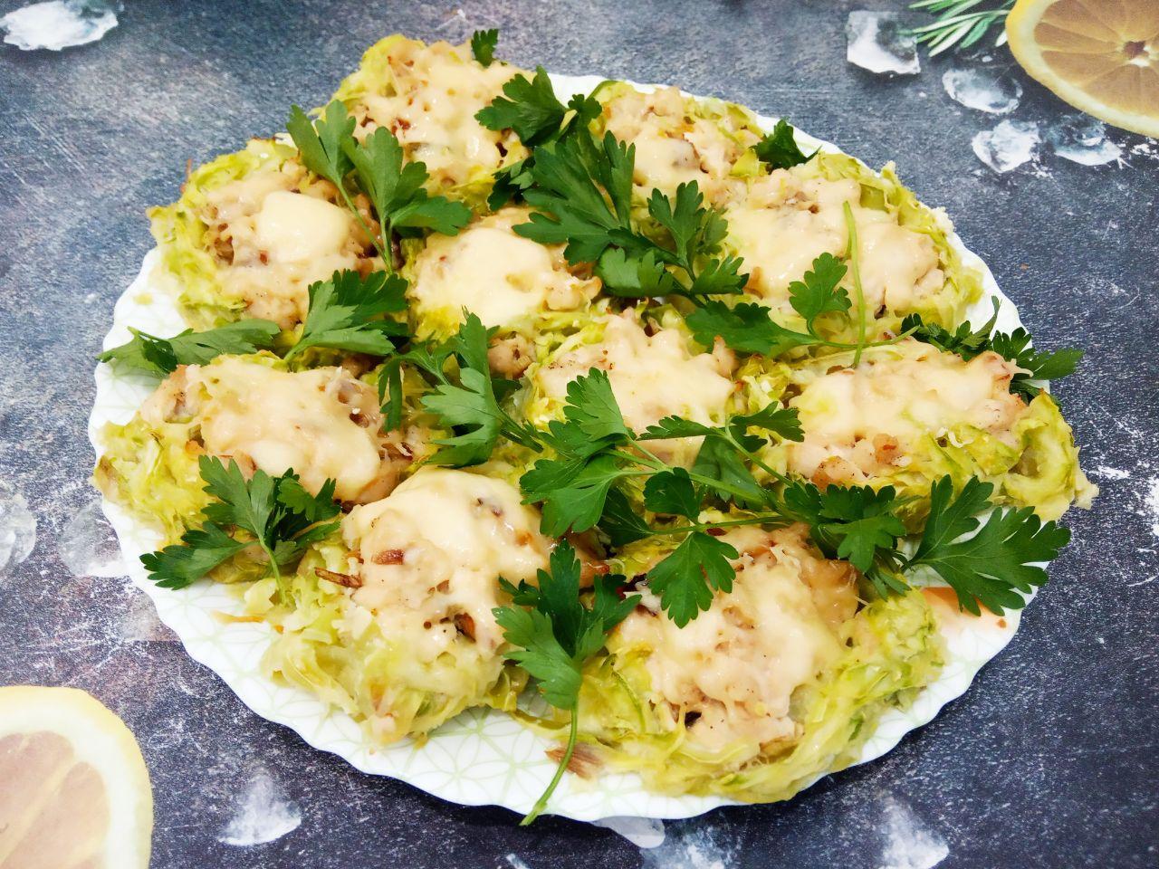 Сочные кабачковые гнезда с мясной начинкой и сыром