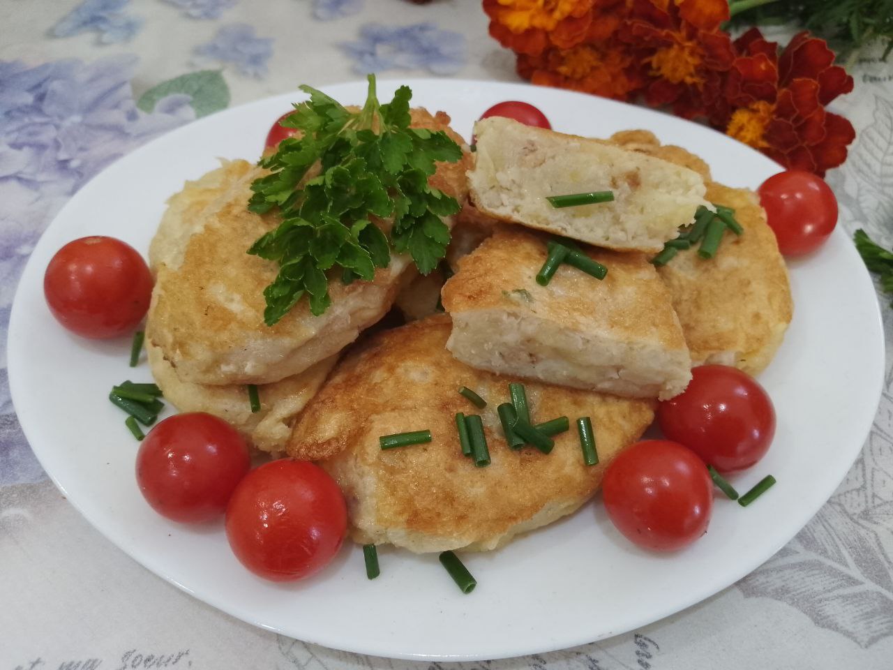 Картофельные котлеты с сыром, мясом, в яичном кляре
