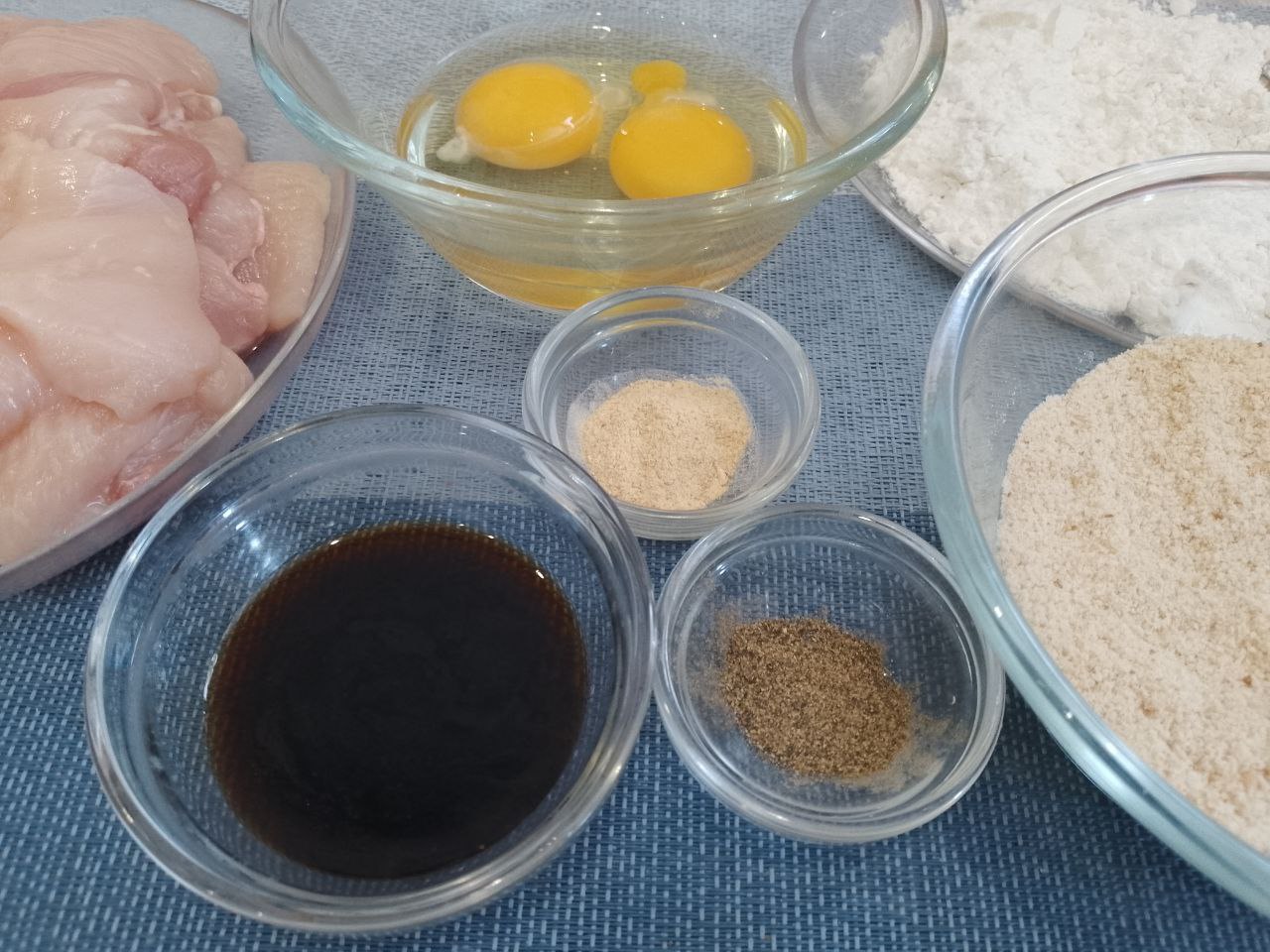 Наггетсы из куриного филе, в кляре и панировочных сухарях