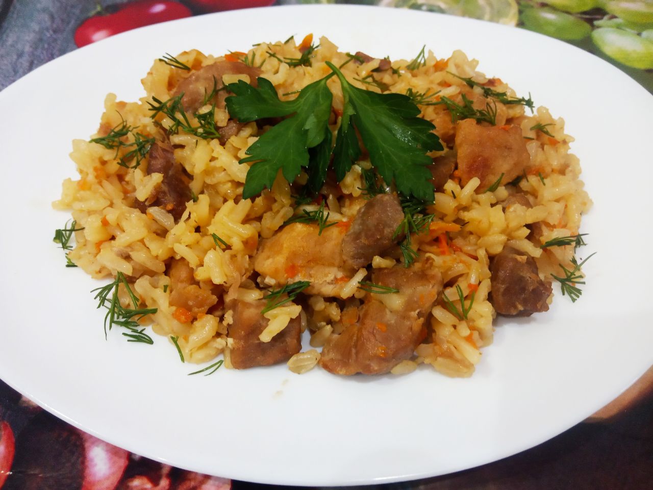 Бурый рис с мясом, в мультиварке