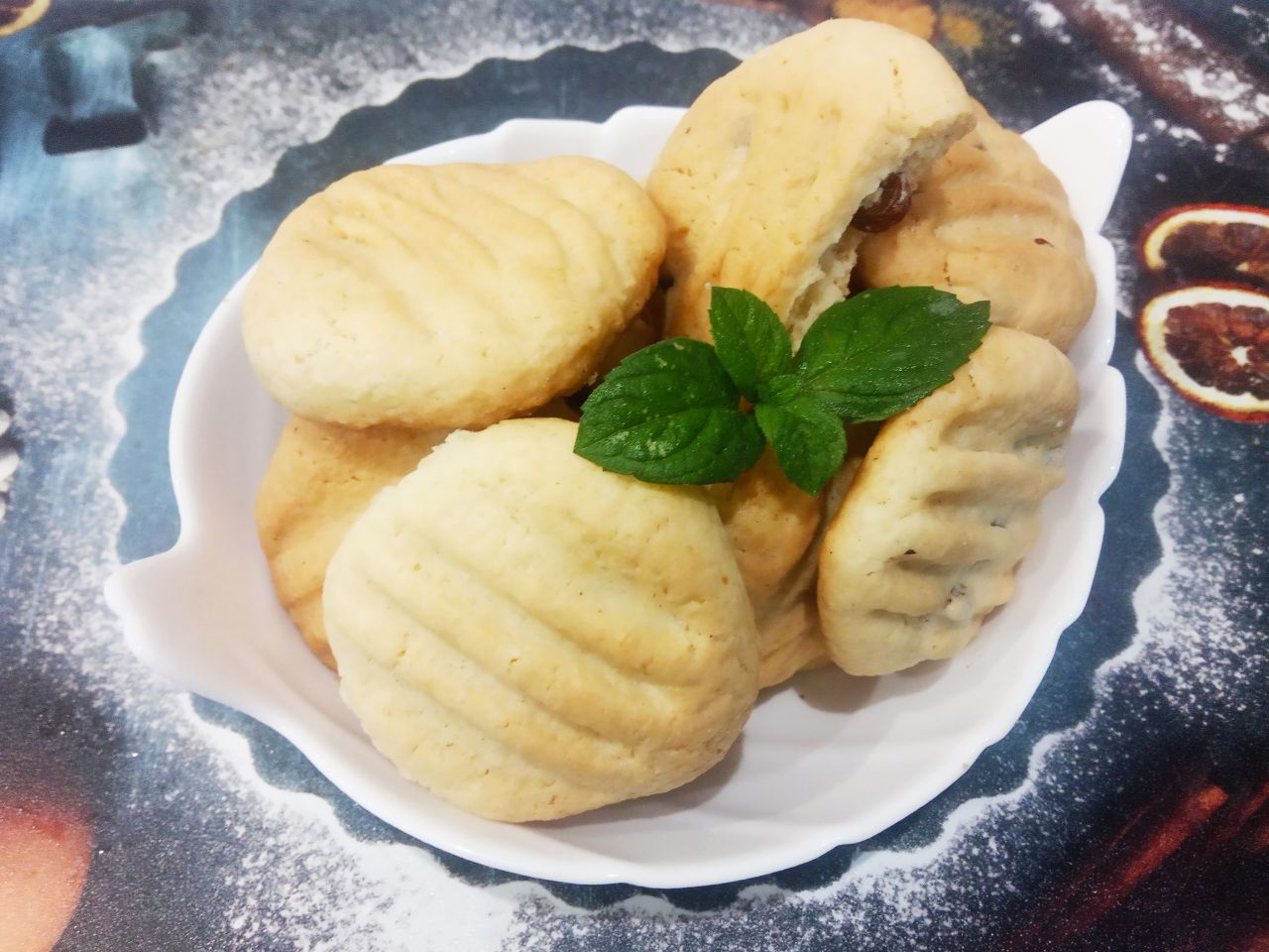 Домашнее печенье с изюмом и крахмалом, рассыпчатое и нежное