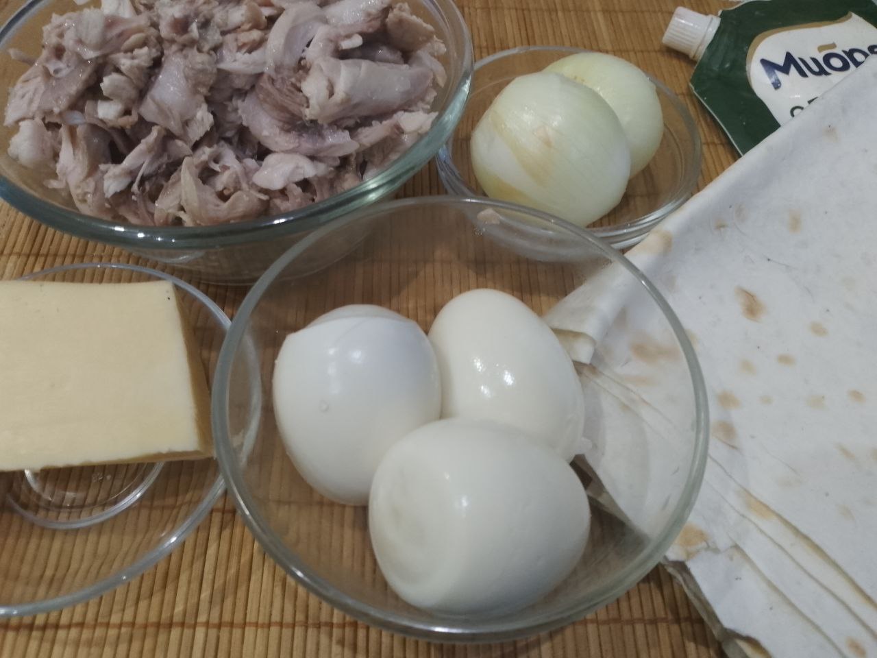 Лаваш с мясной начинкой, на сковороде, вкусный и аппетитный