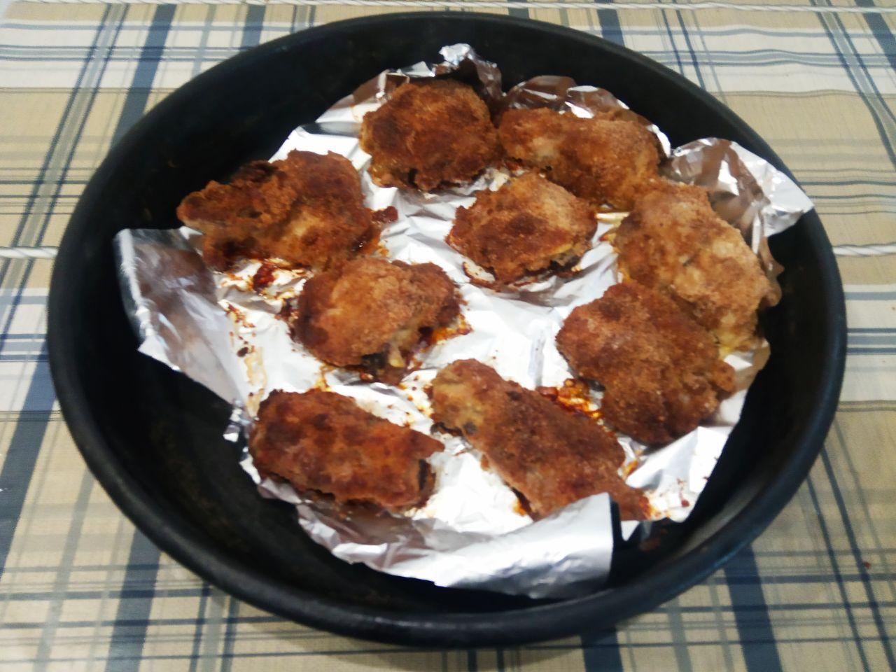 Куриные бедрышки жареные в духовке в кляре и сухарях