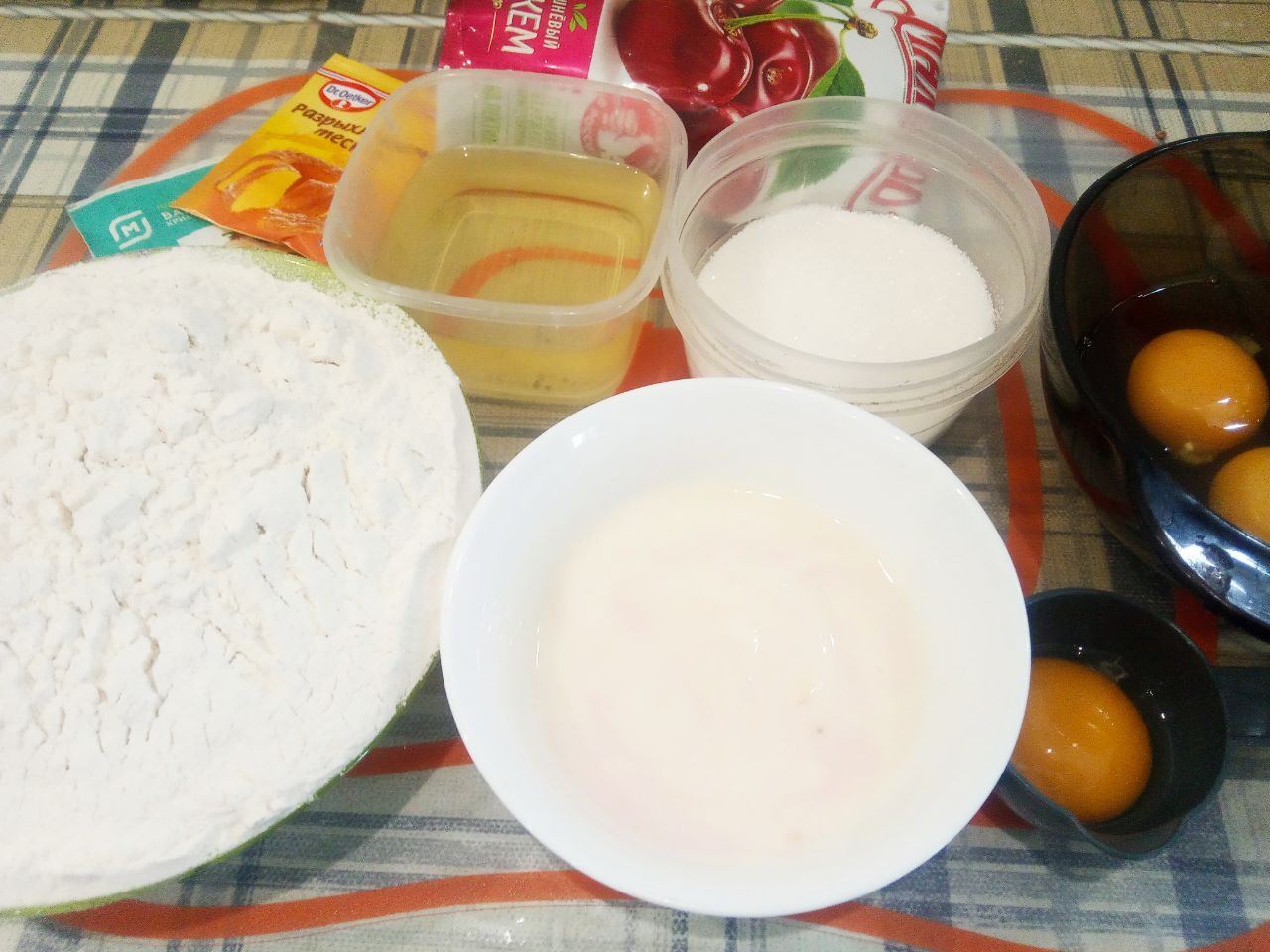 Воздушные и рассыпчатые рогалики с джемом