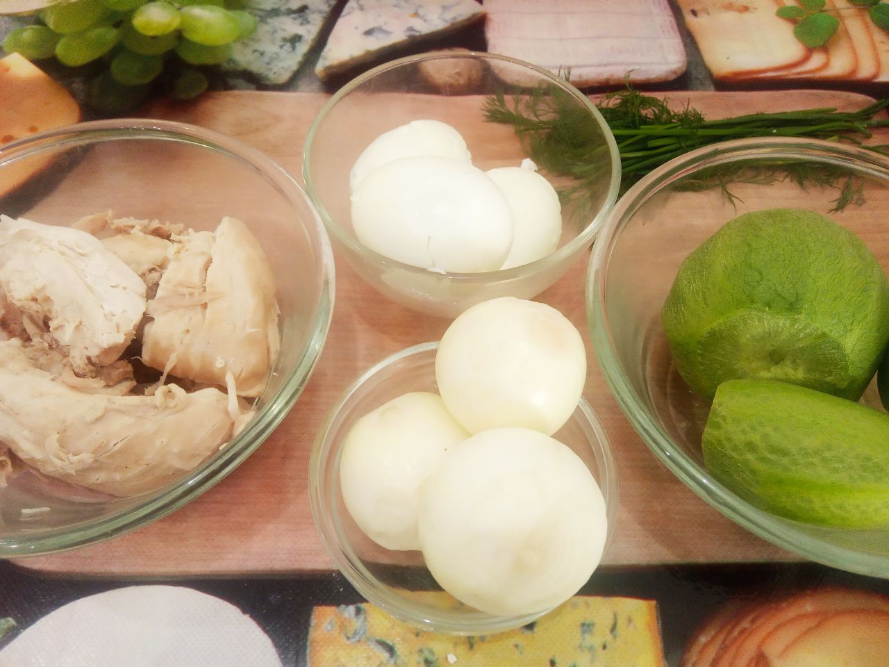 Салат из редьки, куриного филе и яиц, вкусный и сытный