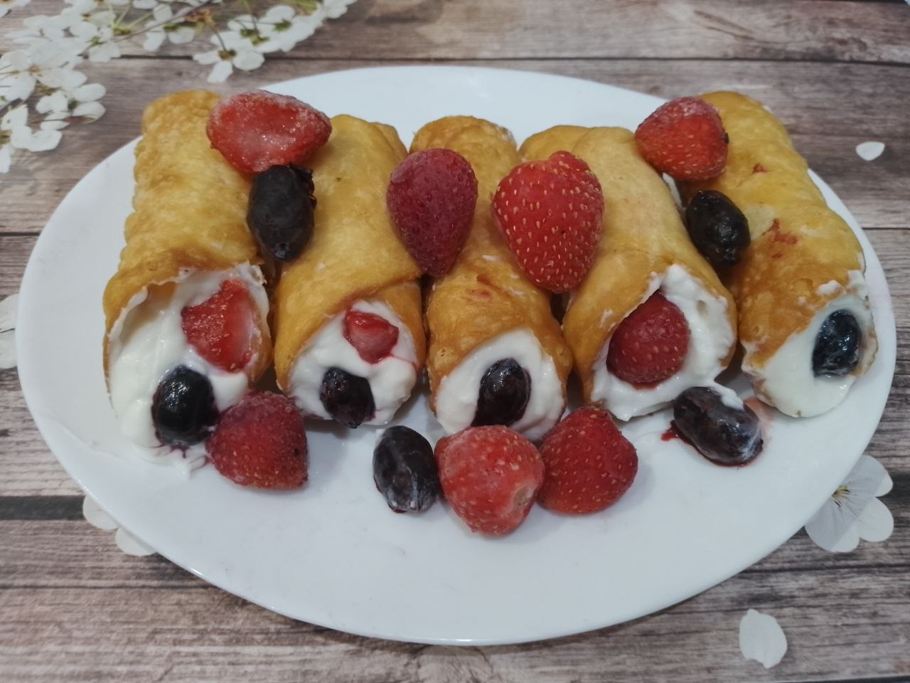Сицилийские трубочки канноли с кремом, нежные и хрустящие