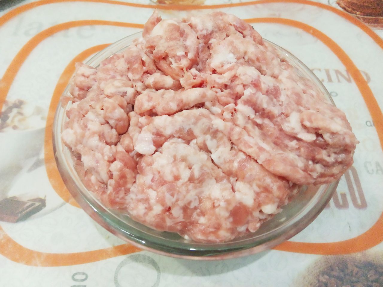 Мясные стожки с сыром и картофельным пюре: Мясо перекручиваем на мясорубку или используем готовый проверенный фарш.