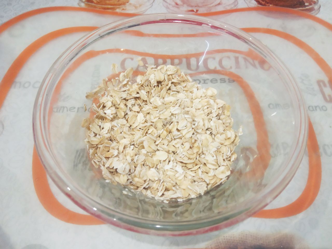Мясные котлеты, запеченные в духовке, нежные и сочные: Овсяную крупу измельчаем блендером.