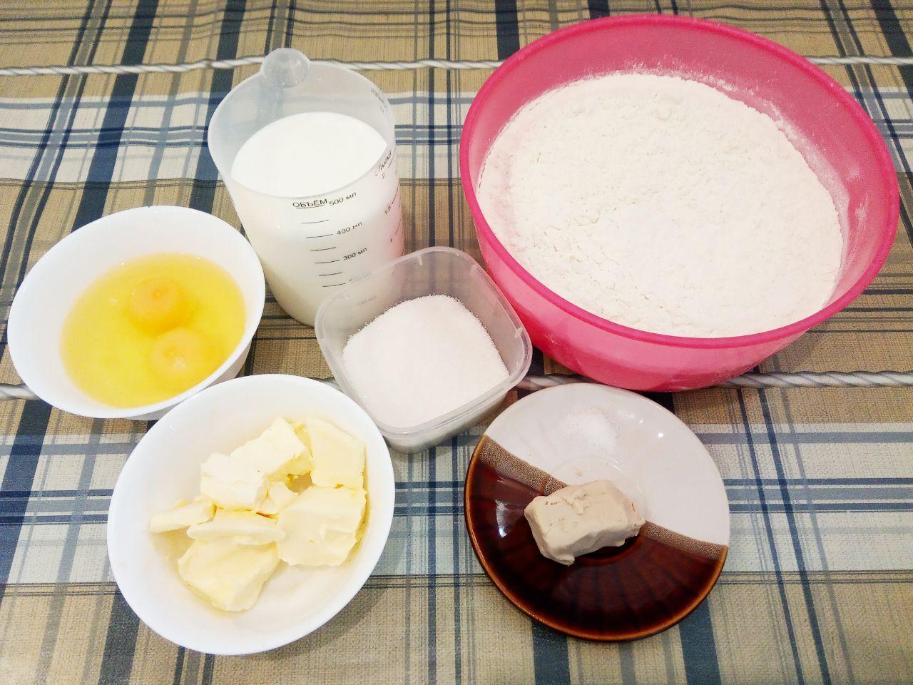 Булочки воздушные и слоистые, с крошкой