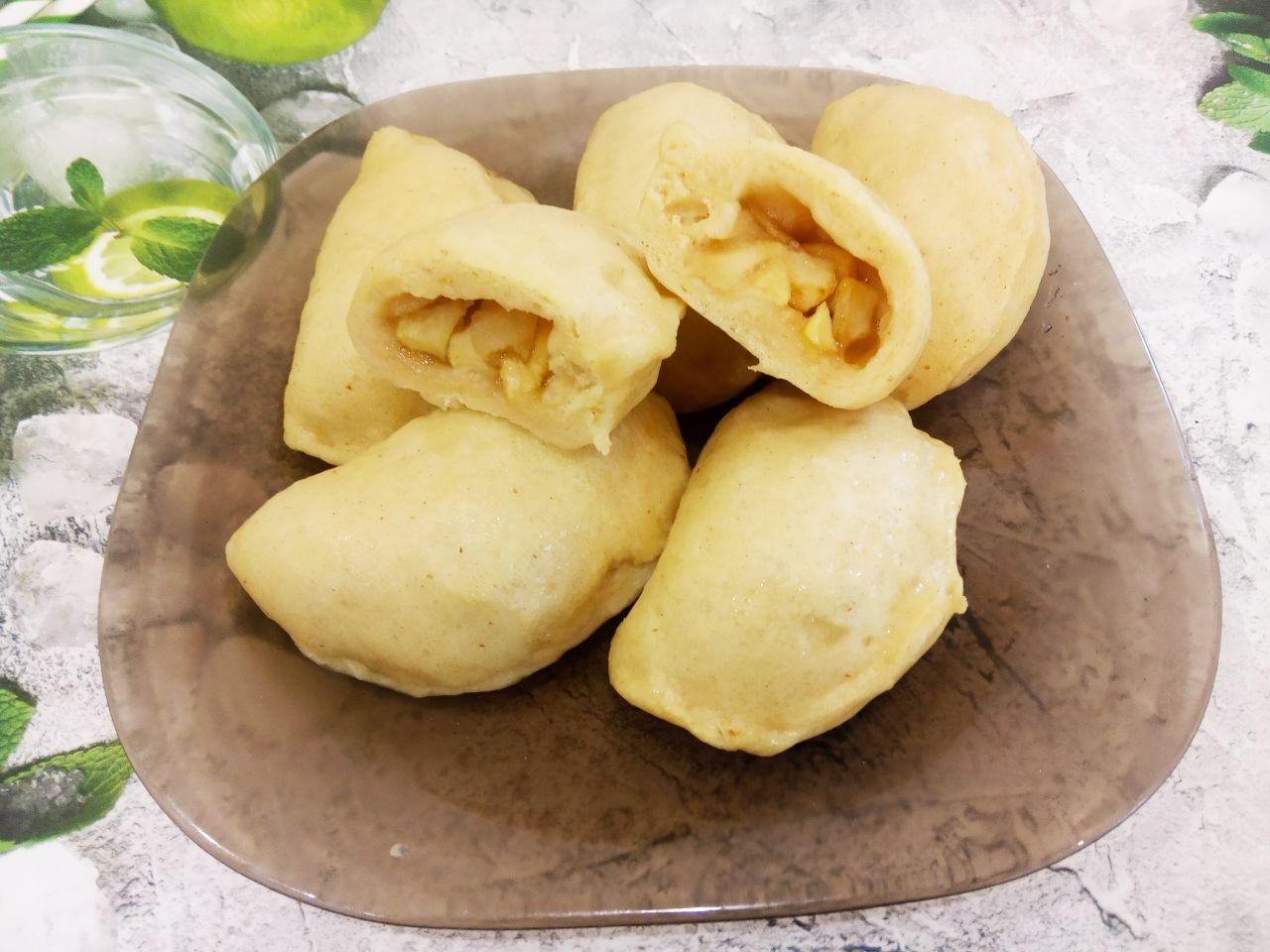 Вареники со свежими яблоками, на пару