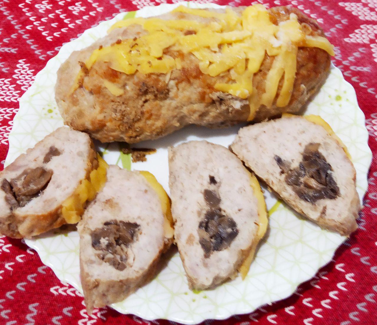 Мясной рулет с грибами